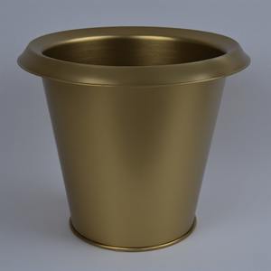 Maceta dorada de latón vintage con trabajo martillado hecho a mano, perfecta para exhibiciones de jardín tradicionales y elegantes esquinas interiores - Product Image 3