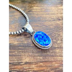 Colgante Navajo Hecho a Mano con Ópalo Azul y Perla, Diamantes, Plata de Ley con Baño de Rodio, Engaste de Bisel, Joyería con Patrón Numerado - Product Image 2