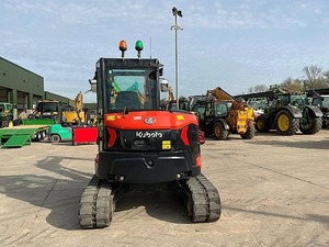 Mini-excavatrice Kubota U56-5 d'occasion en bon état, poids opérationnel de 40 tonnes, avec pompe hydraulique Liyuan, boîte de vitesses, moteur et composants de pompe. - Product Image 3
