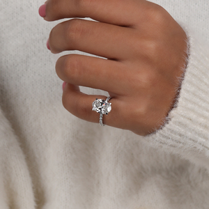 Platine Lab Grown Diamond Ring Hidden Halo pavé Set Style classique Oval Cut Engagement avec certificat IGI Son cadeau - Product Image 2