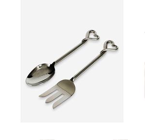 Ensemble de 2 couverts à salade en bois d'acacia faits à la main Ustensiles de cuisine uniques - Product Image 5