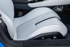 2024      L O T U S      Emira   V6 First Edition     Bajo Kilometraje, Caja de Cambios Automática, Volante a la Izquierda, Neumáticos R20, Estado Impecable - Product Image 6