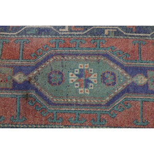 Alfombra Turca Vintage Pequeña de 1.5x3.8 pies, Alfombra de Lana con Diseño Floral Azul y Rojo - Product Image 3