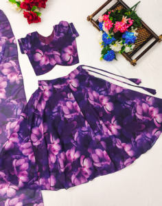 Ensemble moderne Shoryam Fashion en mousseline de soie violette à motifs floraux, style Lehenga Choli, pour enfants et jeunes filles, idéal pour les fêtes et mariages, longueur ras du sol, séchage rapide, tenue ethnique - Product Image 1