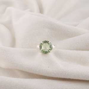 Bague élégante bohème en argent sterling 925 faite à la main avec améthyste verte ovale de 1,40 carat certifiée IGI pour femme, cadeau - Product Image 1