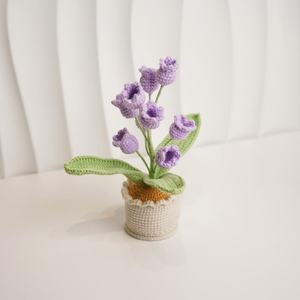 Plante en pot tricotée à la main, motif Muguet multi-têtes, style crochet, pour décoration intérieure 2024, cadeau créatif pour les enseignants et les fêtes - Product Image 6