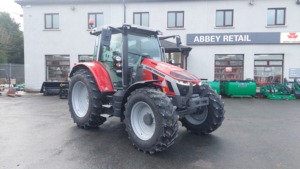 รถแทรกเตอร์มือสอง Massey Ferguson 5S 125 แรงม้า 185 แรงม้า ขับเคลื่อน 4 ล้อ ระบบเกียร์เกษตร พร้อมปั๊มและเกียร์บ็อกซ์สำหรับขาย - Product Image 5