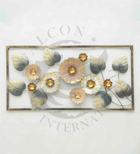 Décoration murale traditionnelle en laiton doré et fer vert Cadre d'art mural en métal floral et tenture murale en métal - Product Image 1