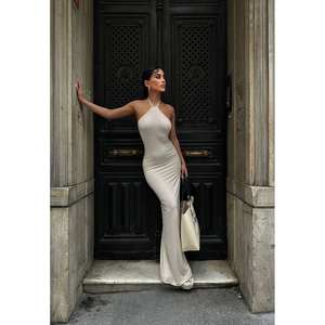 Vestido Maxi de Satén con Cuello Halter y Espalda Descubierta, Diseño de Cintura Natural - Product Image 4