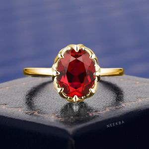 Juego de puntas de garra, anillo de rubí cultivado en laboratorio de corte ovalado en oro amarillo sólido de 10K, anillo de compromiso de rubí solitario de estilo Art Deco hecho a mano - Product Image 1