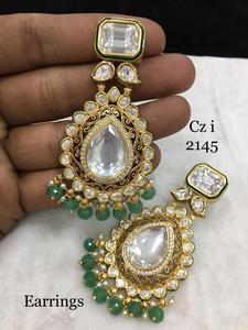 Vente à l'exportation de boucles d'oreilles traditionnelles Kundan Moissanite pour femmes parfaites pour les mariages tenues de fête et vêtements ethniques d'Inde - Product Image 3