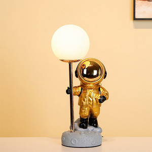 Lámpara de Mesa LED Creativa con Diseño de Astronauta, Escultura <span class=keywords><strong>Lunar</strong></span> de Resina para Habitación Infantil, Luz de Escritorio de Dibujos Animados para Bebés, Decoración Artística - Product Image 5