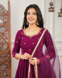 Elegante Traje Anarkali Morado con Dupatta para Fiestas y Bodas - Product Image 1