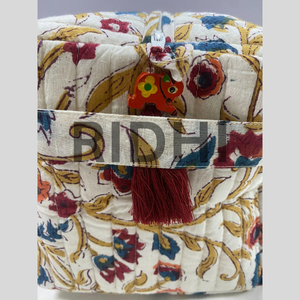 Sac de voyage grand format style vintage Sangria Rouge, écologique, en coton imprimé au bloc, matelassé, réutilisable, léger et durable - Product Image 3