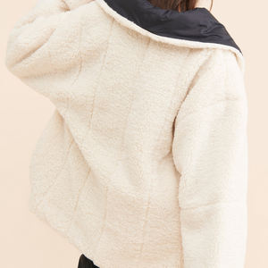 Veste bomber en sherpa à fermeture éclair de haute qualité pour femmes, collection d'hiver, prix bas, tissu respirant, confortable, veste réversible - Product Image 4