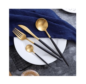 Ensemble de couverts en métal artisanal avec des conceptions uniques pour les tables artistiques - Product Image 6