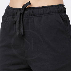 กางเกงขาสั้นสตรีทแวร์ระบายอากาศได้ดีสีพื้น - Product Image 6