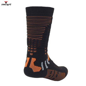 ชุดกีฬาคุณภาพสูง ขายส่งคุณภาพสูง ผลิตตามสั่ง ผ้าสแปนเด็กซ์/โพลีเอสเตอร์ ป้องกันแบคทีเรีย ระบายอากาศ แห้งเร็ว สำหรับฤดูหนาว - Product Image 4