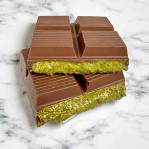 Barre Kunafa Chocolat Pistache Dubaï 200 grammes Original DUBAI IMPORTED - Product Image 1