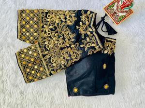 Choli de seda morado con bordado Zari dorado, traje tradicional indio para bodas, para mujeres - Product Image 5