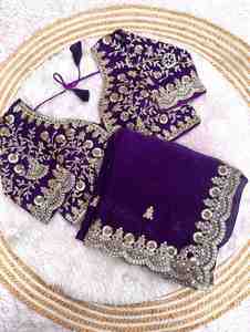 คอลเลกชันชุดส่าหรีผ้าไหมผ้าซาตินฟูลด์ดีไซเนอร์สวยมีแคตตาล็อกเต็มรูปแบบให้เลือกใช้ในราคาขายส่งส่าหรีพร้อมงานปัก - Product Image 4