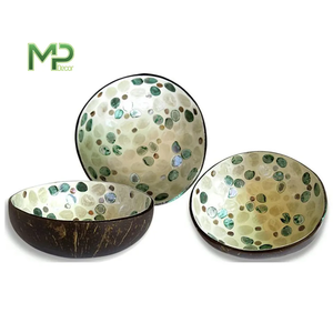 Bol de cosse de noix de coco poli écologique d'usine du Vietnam avec de beaux ensembles de batterie de cuisine faits sur commande de modèle de fleur - Product Image 2