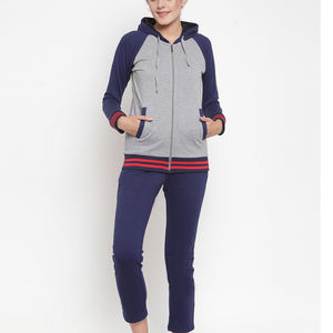 Survêtements d'hiver pour femmes de haute qualité, respirants, fabriqués au Pakistan, logo personnalisable, motif uni, col montant, style décontracté - Product Image 1