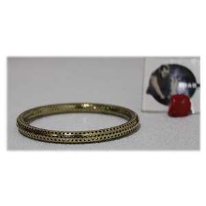 กำไลทองเหลืองแฟชั่นแบบดั้งเดิมของผู้หญิงสีทองพร้อมดีไซน์แบบเจาะรู - Product Image 1