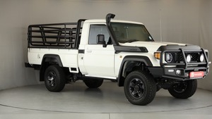 Toyota Land Cruiser 79 4.5D 4x4 Diesel Automatique 6 Places Cuir Caméra Arrière Euro III Emission 8L d'occasion 2024 - Product Image 4