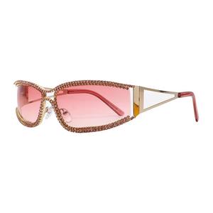 Gafas de sol metálicas para fiestas que combinan la moda de lujo con la practicidad diaria, tonos metálicos que realzan las líneas de la mandíbula y la simetría facial - Product Image 1