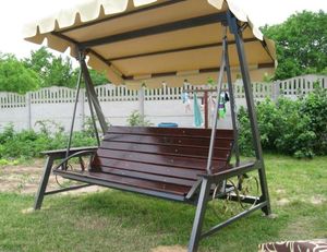 Balançoire extérieure confortable en fer avec coussin de dos et sièges doux rendant la relaxation agréable pour tous les groupes d'âge - Product Image 2