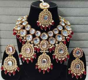 Ensemble de collier ras du cou Cundan indien traditionnel Collection de bijoux de mariée de créateur pour les mariages or comme matériau principal - Product Image 1