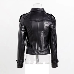 Vente en gros de blouson aviateur coupe-vent nouveau style personnalisé pour femmes en fourrure de mouton d'agneau véritable avec rembourrage en cuir PU vestes classiques en coton - Product Image 3