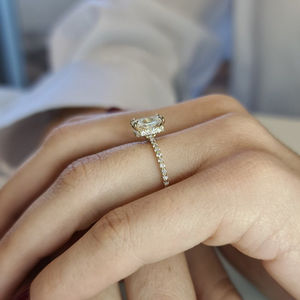 Bague de fiançailles classique Halo caché Moissanite coupe rayonnante en argent sterling 925 - Product Image 4