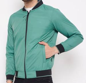 Chaqueta universitaria ajustada de lujo personalizada para hombre en vaquero Negro estilo Letterman informal de invierno con mangas de cuero teñido cierre de cremallera - Product Image 3