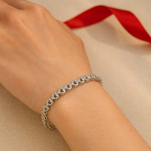 สร้อยข้อมือห้อยจี้รูปหัวใจสีเงิน Hallmark สำหรับเป็นของขวัญ เครื่องประดับชั้นดี - Product Image 2