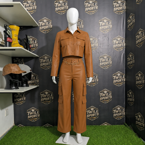 Conjunto de chándal de cuero PU marrón para mujer, de manga larga, con cuello abotonado, bolsillos tipo cargo, estilo casual de otoño para la calle. - Product Image 2