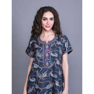 Camisón con Estampado Floral Alpino, Bolsillo Lateral, Bordado en el Escote, Talla 3XL, Material Suave de Spandex, Cierre Elástico en la Cintura, Personalizado ODM OEM - Product Image 1