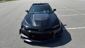 2023 Camaro ZL1 Coupe ~ 1.800 millas, manual de 6 velocidades, paquete de rendimiento de pista extrema 1LE - Product Image 2