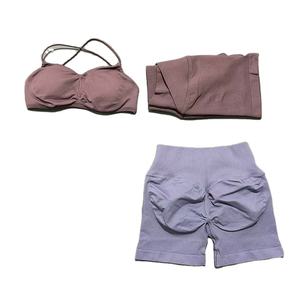 ชุดออกกำลังกาย 2 ชิ้น ระบายอากาศได้ดี สำหรับผู้หญิง เสื้อครอปท็อปโยคะ กางเกงขาสั้นเอวสูงรัดรูปไร้ตะเข็บ ชุดชั้นในออกกำลังกาย ชุดกีฬา - Product Image 3