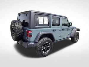 SUV 4x4 automatique Wrangler 4xe Rubicon 2025 d'occasion en excellent état, phares LED, prêt à être expédié - Product Image 3