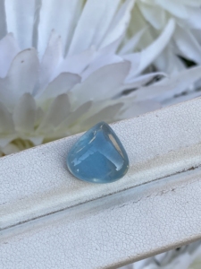 Superbe cabochon en forme de coeur en aigue-marine naturelle de 6.77 carats, couleur blanche/bleue, bon lustre, fabrication de bijoux en vrac, opale émeraude - Product Image 2