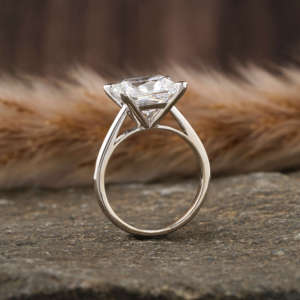 Anillo de compromiso solitario con forma de princesa, diseño elegante, anillo clásico de lujo con diamante creado en laboratorio en anillo de oro sólido de 10K - Product Image 3
