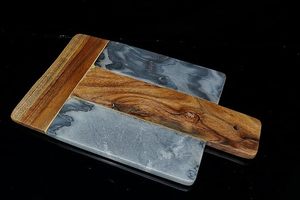 Élégante petite planche à découper en bois avec accents en laiton pour les cuisines compactes à usage alimentaire et domestique - Product Image 5