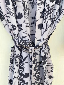 Kimono de seda blanco y negro para mujer 100% seda de secado rápido y suave tamaño libre para la temporada - Product Image 5