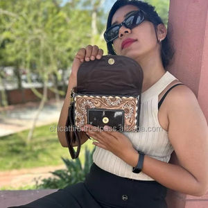 กระเป๋าสตางค์หนังแท้แบบตะวันตกที่ทำด้วยมือมาใหม่พร้อมเครื่องมือดอกไม้สีขาวและคลัทช์หนังวัวสำหรับผมที่เหมาะสำหรับผู้หญิง - Product Image 6