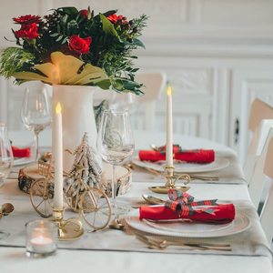 Bougeoir conique en métal doré avec poignée, finition laiton classique, centre de table décoratif, fait main, écologique pour la maison et la salle à manger - Product Image 4