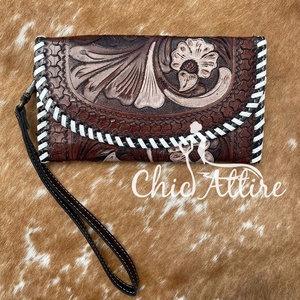 Étui de téléphone d'embrayage à motifs occidentaux usinés à la main Collection élégante de portefeuilles à usages multiples en cuir occidental - Product Image 1