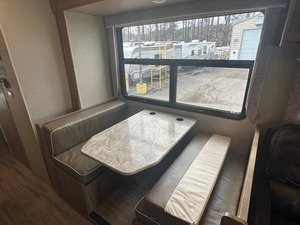 Used 2019 <b>Coach</b> V-i-s-i-o-n 31V trailer ready for sale - Product Image 5