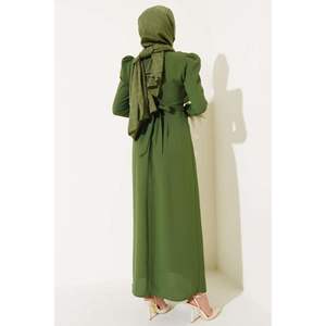 Robe ceinturée à manches plumes Kaki - Product Image 4